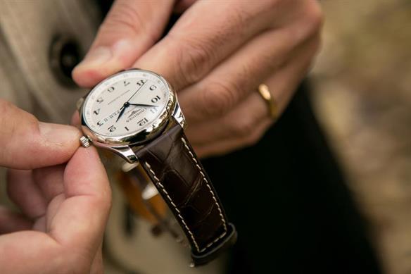 Nên Chọn Mua Đồng Hồ Longines Cơ Hay Quartz?
